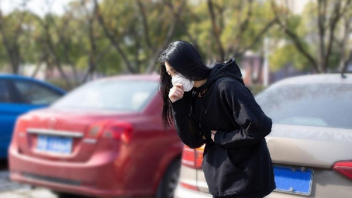 针对反复咳嗽，有哪些居家护理建议？呼吸道疾病恢复期仍咳嗽不止，是否应该继续用药？……权威解答来啦！