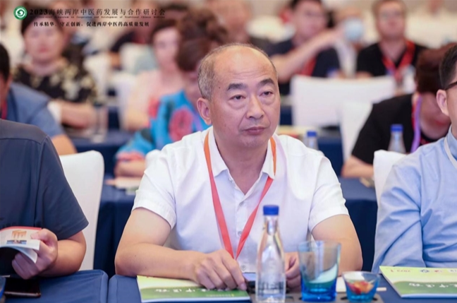 左都稳：医心为民 履职担当