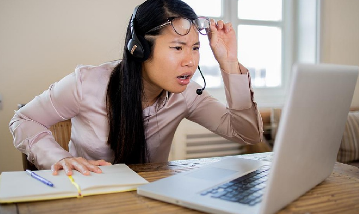 “近视星人”摘掉眼镜 听力会“打折”吗