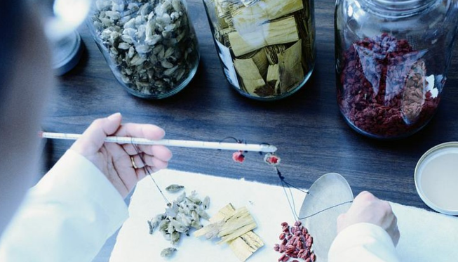 将数字技术融入中医药传承创新