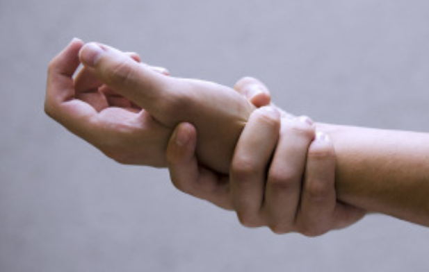 杨幂胳膊钙化引关注，一文读懂钙化那些事儿