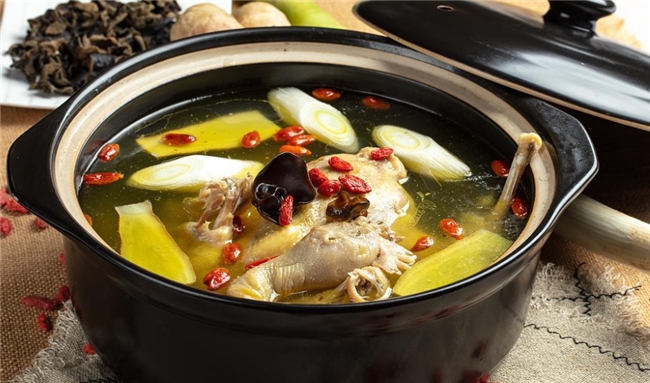 炖汤撇浮沫，真的能去嘌呤吗？这个习惯我坚持了十几年，今天才发现……